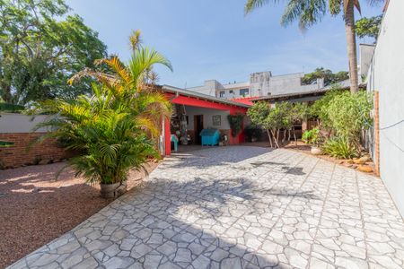 Casa à venda com 275m², 4 quartos e 8 vagas Casa à venda com 275m², 4 quartos e 8 vagasÁrea comum