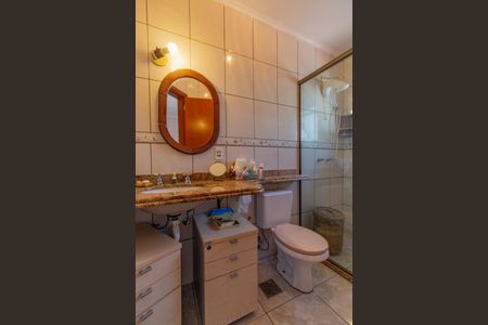 Casa à venda com 275m², 4 quartos e 8 vagas Casa à venda com 275m², 4 quartos e 8 vagasBanheiro da Suíte