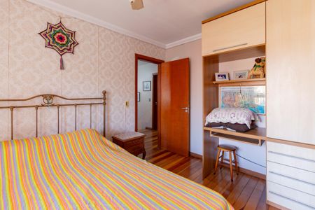 Casa à venda com 275m², 4 quartos e 8 vagas Casa à venda com 275m², 4 quartos e 8 vagasSuíte