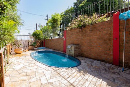 Casa à venda com 275m², 4 quartos e 8 vagas Casa à venda com 275m², 4 quartos e 8 vagasPiscina