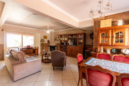 Casa à venda com 275m², 4 quartos e 8 vagas Casa à venda com 275m², 4 quartos e 8 vagasSala