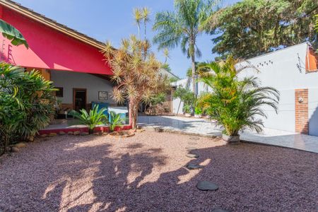 Casa à venda com 275m², 4 quartos e 8 vagas Casa à venda com 275m², 4 quartos e 8 vagasÁrea comum