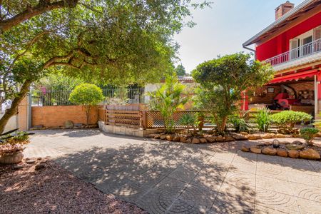 Casa à venda com 275m², 4 quartos e 8 vagas Casa à venda com 275m², 4 quartos e 8 vagasJardim