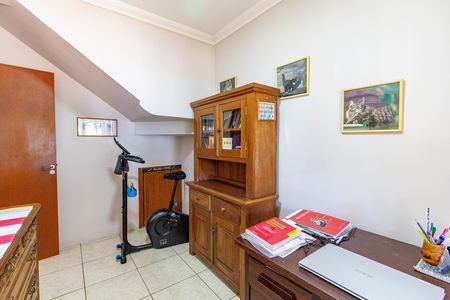 Casa à venda com 275m², 4 quartos e 8 vagas Casa à venda com 275m², 4 quartos e 8 vagasEscritório