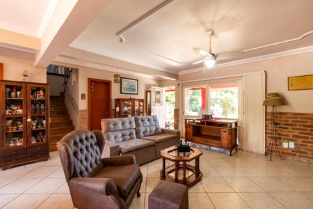 Casa à venda com 275m², 4 quartos e 8 vagas Casa à venda com 275m², 4 quartos e 8 vagasSala