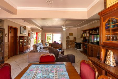 Casa à venda com 275m², 4 quartos e 8 vagas Casa à venda com 275m², 4 quartos e 8 vagasSala