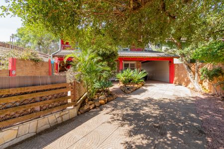 Casa à venda com 275m², 4 quartos e 8 vagas Casa à venda com 275m², 4 quartos e 8 vagasÁrea externa