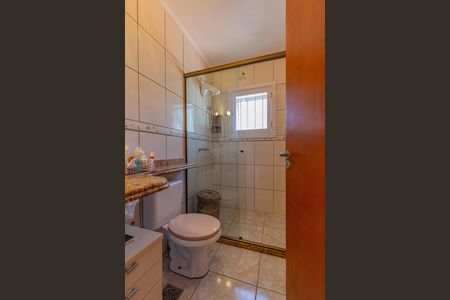 Casa à venda com 275m², 4 quartos e 8 vagas Casa à venda com 275m², 4 quartos e 8 vagasBanheiro da Suíte