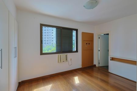 Apartamento à venda com 274m², 4 quartos e 5 vagasSuíte 1