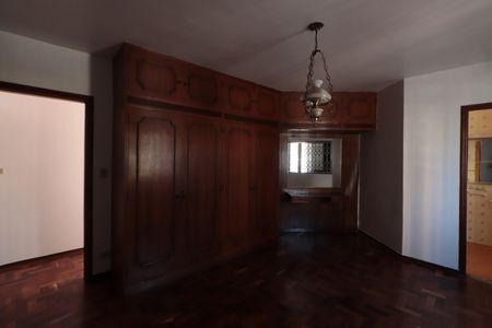 Casa à venda com 220m², 3 quartos e 4 vagasQuarto 1 - Suíte