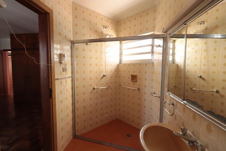 Casa à venda com 220m², 3 quartos e 4 vagasBanheiro da Suíte