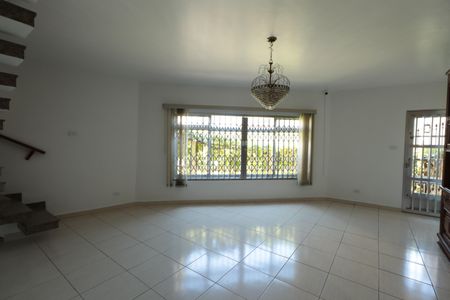 Casa à venda com 220m², 3 quartos e 4 vagasSala