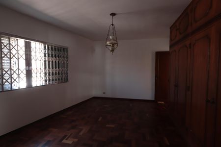 Casa à venda com 220m², 3 quartos e 4 vagasQuarto 1 - Suíte