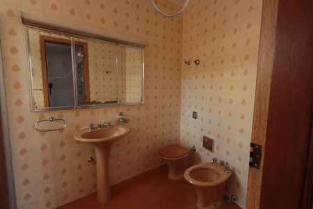 Casa à venda com 220m², 3 quartos e 4 vagasBanheiro da Suíte