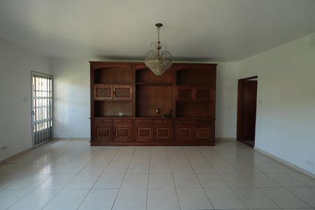 Casa à venda com 220m², 3 quartos e 4 vagasSala