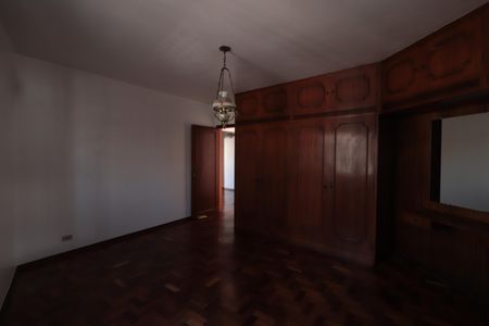 Casa à venda com 220m², 3 quartos e 4 vagasQuarto 1 - Suíte