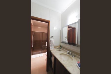 Casa à venda com 214m², 3 quartos e 3 vagasBanheiro