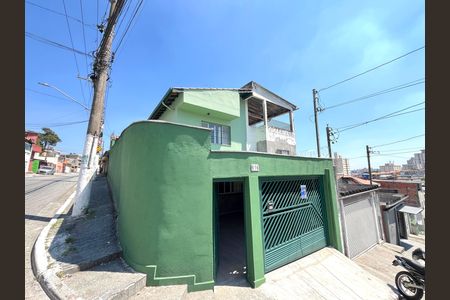 Casa para alugar com 137m², 4 quartos e 2 vagas Casa para alugar com 137m², 4 quartos e 2 vagasFachada