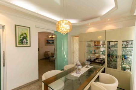 Casa à venda com 280m², 3 quartos e 2 vagas Casa à venda com 280m², 3 quartos e 2 vagasSala de Estar