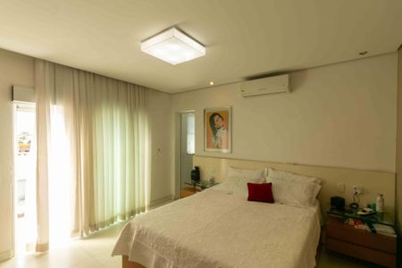 Casa à venda com 280m², 3 quartos e 2 vagas Casa à venda com 280m², 3 quartos e 2 vagasSuite