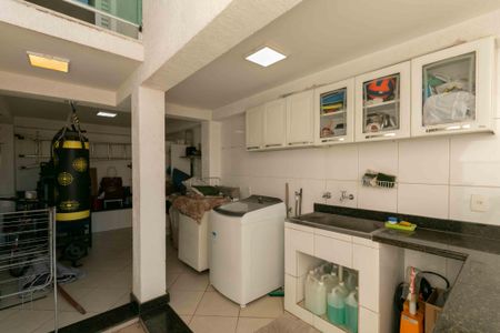 Casa à venda com 280m², 3 quartos e 2 vagas Casa à venda com 280m², 3 quartos e 2 vagasÁrea de Serviço