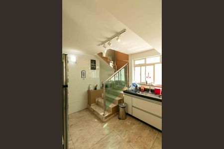 Casa à venda com 280m², 3 quartos e 2 vagas Casa à venda com 280m², 3 quartos e 2 vagasCozinha