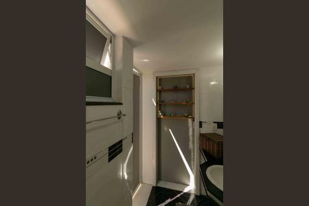 Casa à venda com 280m², 3 quartos e 2 vagas Casa à venda com 280m², 3 quartos e 2 vagasBanheiro Externo