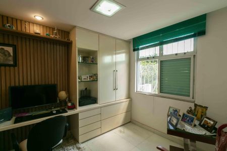 Casa à venda com 280m², 3 quartos e 2 vagas Casa à venda com 280m², 3 quartos e 2 vagasEscritório