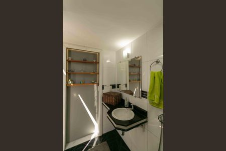 Casa à venda com 280m², 3 quartos e 2 vagas Casa à venda com 280m², 3 quartos e 2 vagasBanheiro Externo