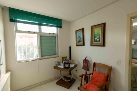 Casa à venda com 280m², 3 quartos e 2 vagas Casa à venda com 280m², 3 quartos e 2 vagasEscritório