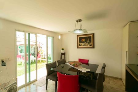 Casa à venda com 280m², 3 quartos e 2 vagas Casa à venda com 280m², 3 quartos e 2 vagasSala de Jantar