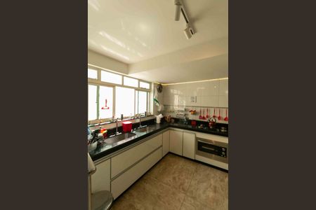 Casa à venda com 280m², 3 quartos e 2 vagas Casa à venda com 280m², 3 quartos e 2 vagasCozinha