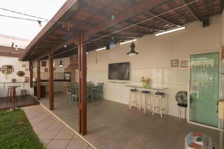 Casa à venda com 280m², 3 quartos e 2 vagas Casa à venda com 280m², 3 quartos e 2 vagasVaranda gourmet