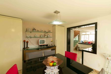 Casa à venda com 280m², 3 quartos e 2 vagas Casa à venda com 280m², 3 quartos e 2 vagasSala de Jantar