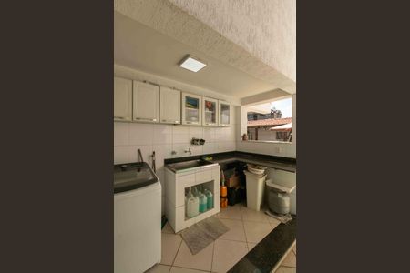 Casa à venda com 280m², 3 quartos e 2 vagas Casa à venda com 280m², 3 quartos e 2 vagasÁrea de Serviço