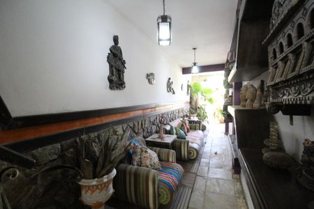 Casa de condomínio à venda com 307m², 3 quartos e 2 vagasLateral 