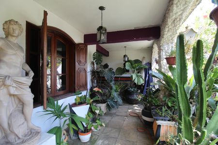 Casa de condomínio à venda com 307m², 3 quartos e 2 vagasVaranda - Quintal