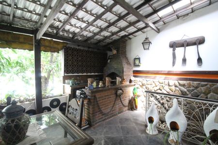 Casa de condomínio à venda com 307m², 3 quartos e 2 vagasChurrasqueira