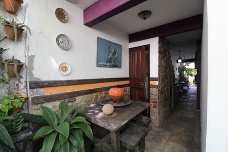 Casa de condomínio à venda com 307m², 3 quartos e 2 vagasLateral