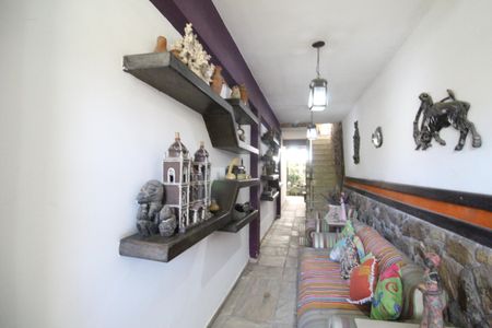 Casa de condomínio à venda com 307m², 3 quartos e 2 vagasLateral 