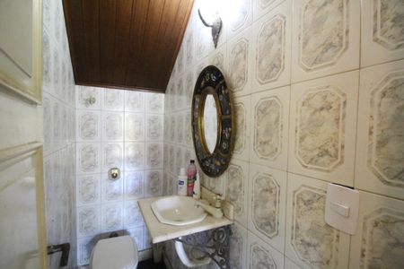 Casa de condomínio à venda com 307m², 3 quartos e 2 vagasLavabo