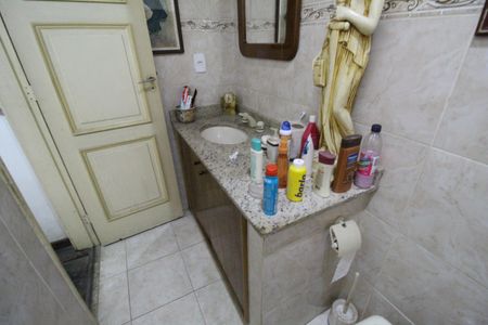 Casa de condomínio à venda com 307m², 3 quartos e 2 vagasBanheiro social