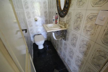 Casa de condomínio à venda com 307m², 3 quartos e 2 vagasLavabo