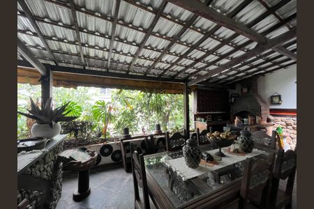 Casa de condomínio à venda com 307m², 3 quartos e 2 vagasChurrasqueira