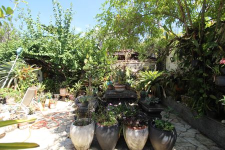 Casa de condomínio à venda com 307m², 3 quartos e 2 vagasQuintal