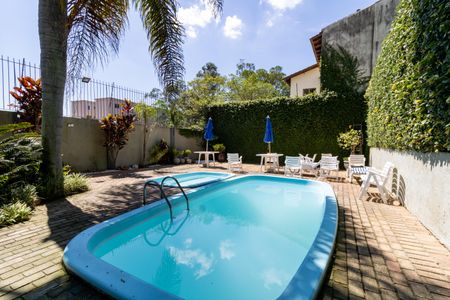 Casa de condomínio para alugar com 140m², 3 quartos e 2 vagas Casa de condomínio para alugar com 140m², 3 quartos e 2 vagasÁrea comum - Piscina