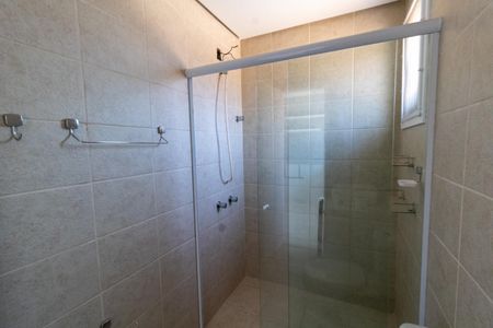 Casa de condomínio para alugar com 140m², 3 quartos e 2 vagas Casa de condomínio para alugar com 140m², 3 quartos e 2 vagasBanheiro da Suíte