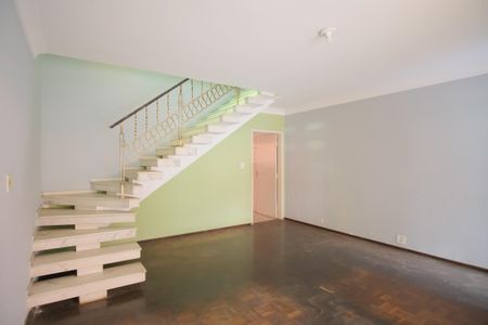 Casa à venda com 157m², 3 quartos e 2 vagasSala