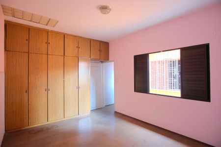 Casa à venda com 157m², 3 quartos e 2 vagasSuíte