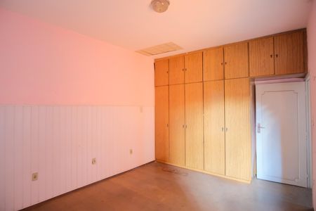 Casa à venda com 157m², 3 quartos e 2 vagasSuíte